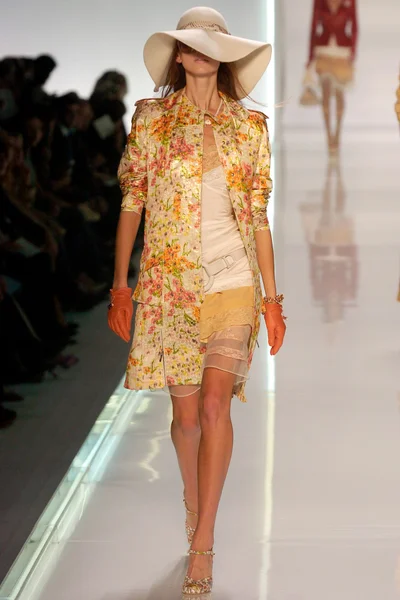 Look 18